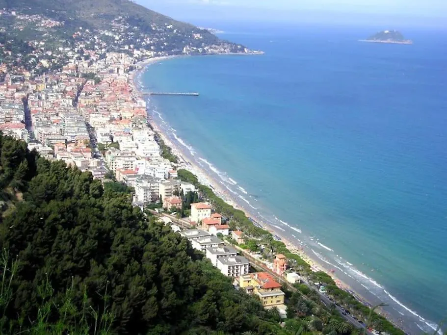 Il Paradiso Di Angelo A Pochi Passi Dal Mare, Solo Per Famiglie Alassio
